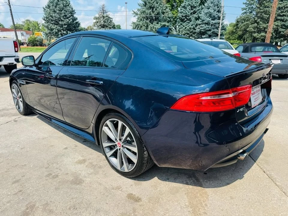2017 Jaguar XE - Image 5 of 14