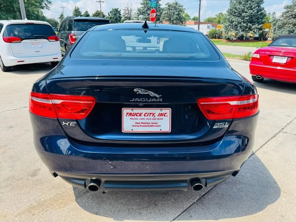 2017 Jaguar XE - Image 4 of 14
