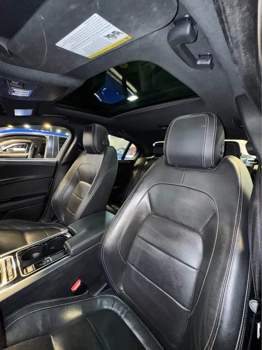 2017 Jaguar XE - Image 6 of 7