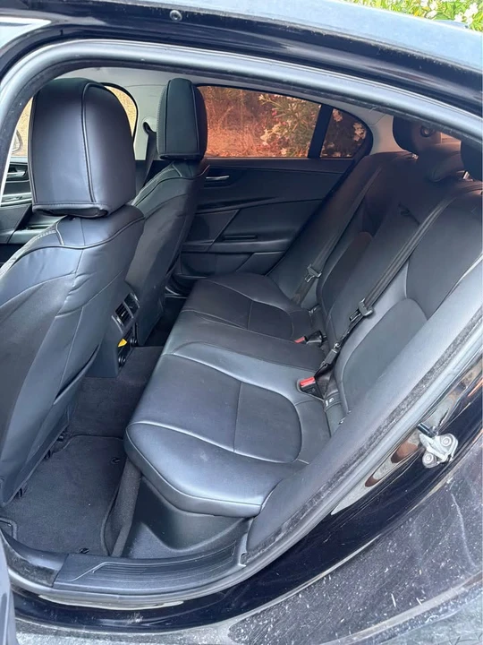 2017 Jaguar XE - Image 4 of 4