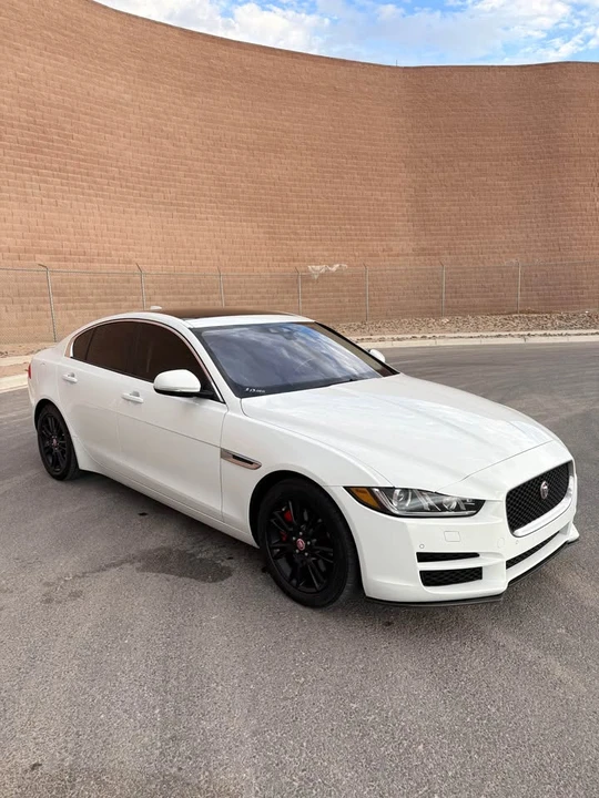 2017 Jaguar XE - Image 7 of 12
