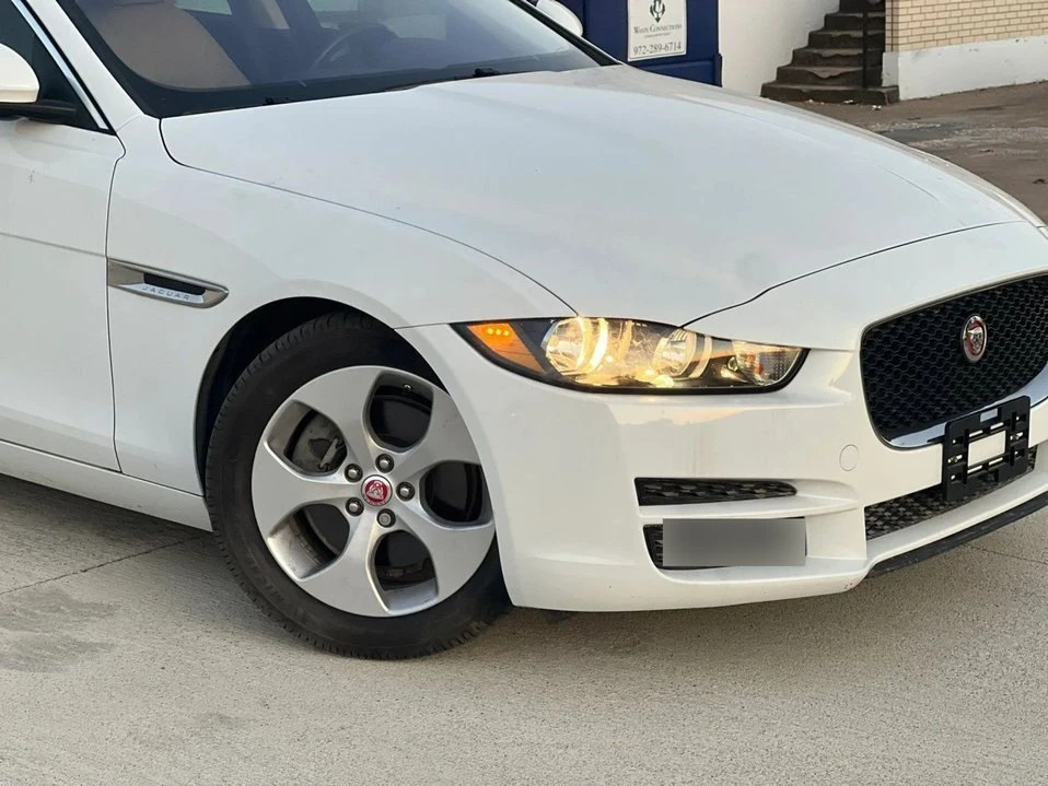 2017 Jaguar XE - Image 9 of 20