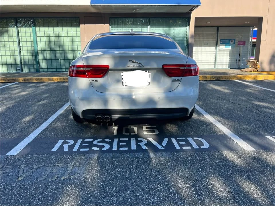 2017 Jaguar XE - Image 4 of 6