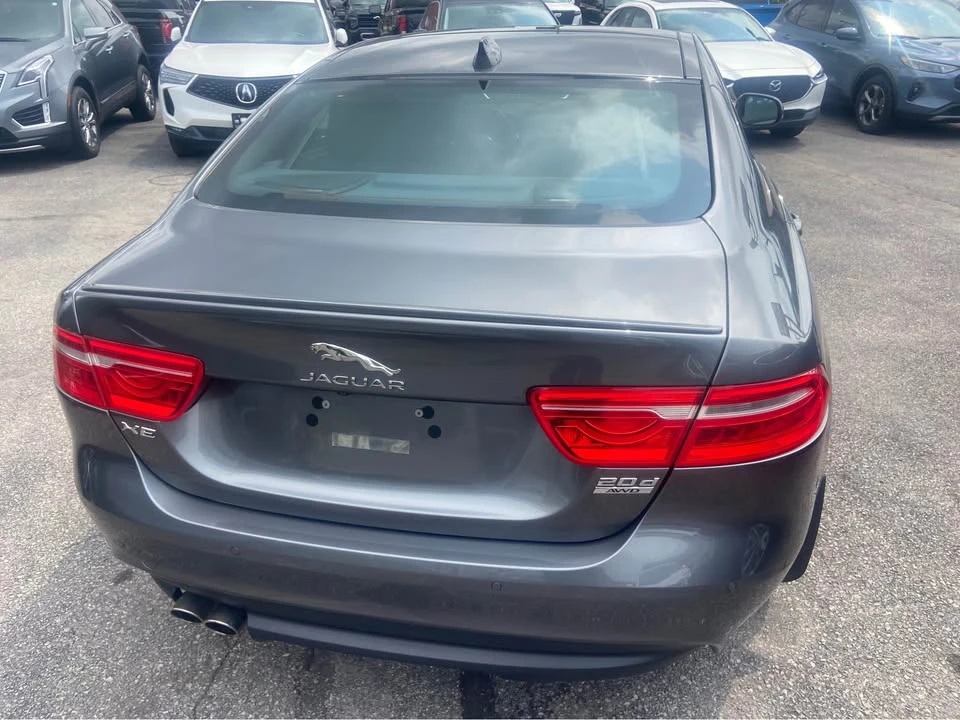 2017 Jaguar XE - Image 5 of 16