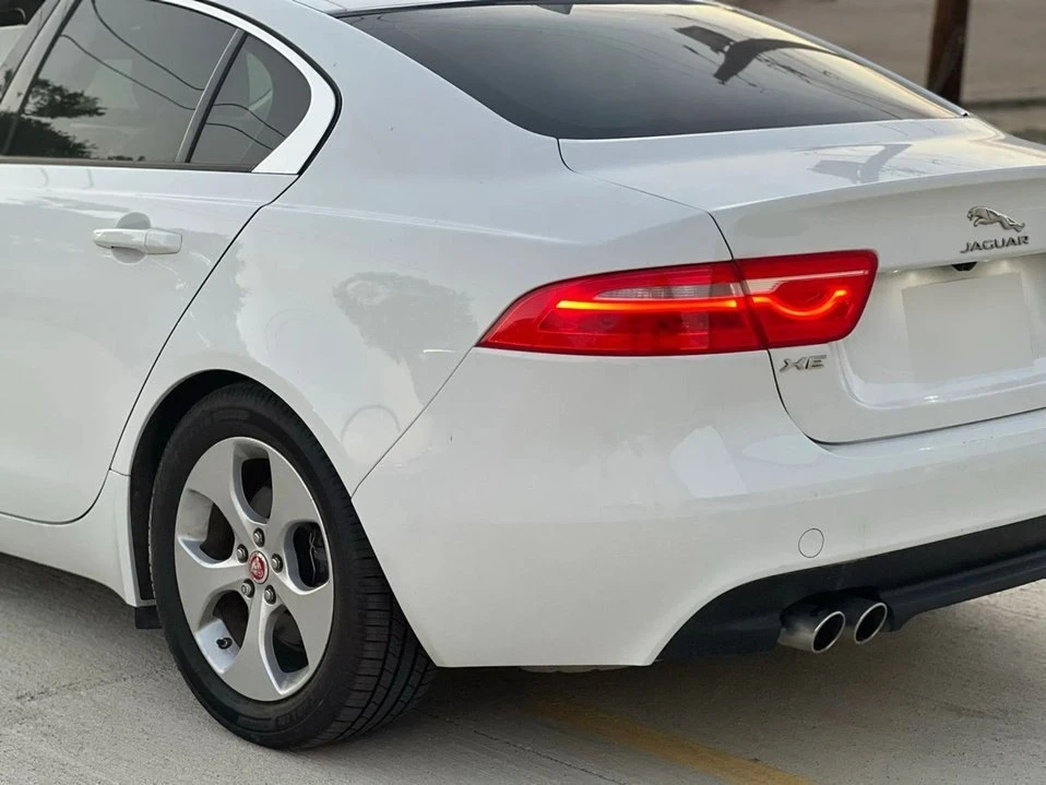 2017 Jaguar XE - Image 11 of 20
