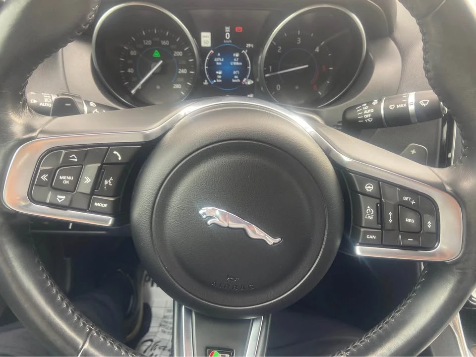 2017 Jaguar XE - Image 11 of 16