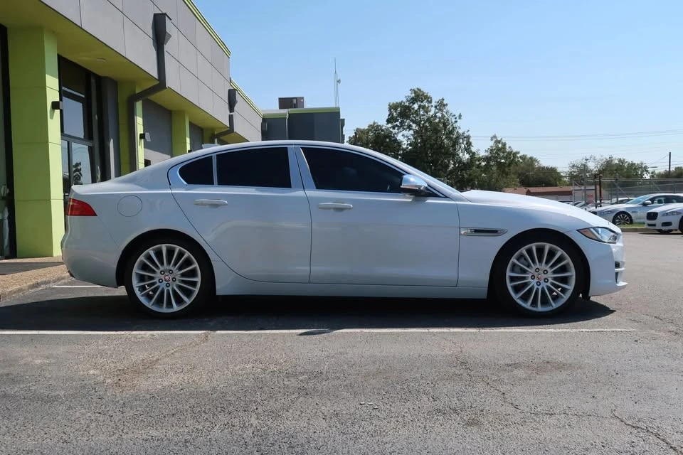 2017 Jaguar XE - Image 7 of 20