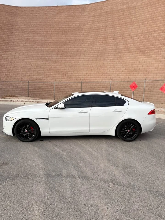2017 Jaguar XE - Image 3 of 12