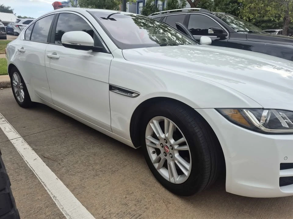 2017 Jaguar XE - Image 3 of 10
