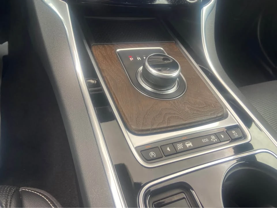 2017 Jaguar XE - Image 14 of 16