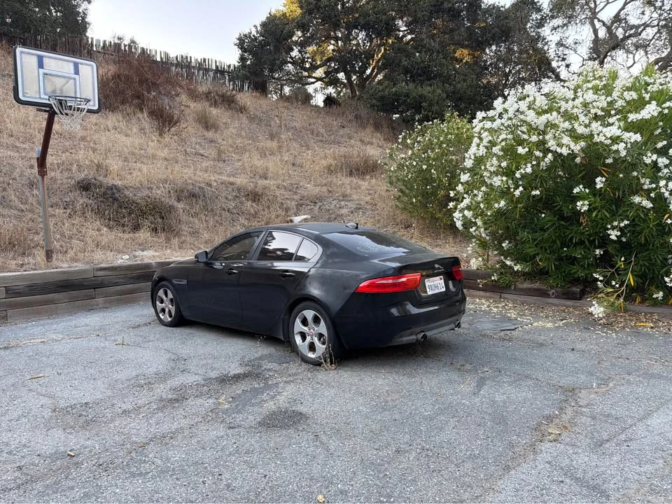 2017 Jaguar XE - Image 2 of 4