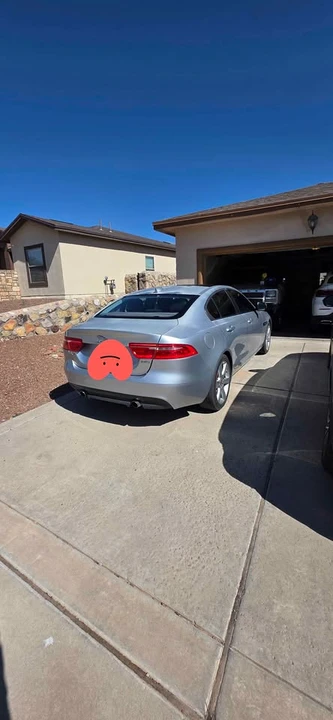 2017 Jaguar XE - Image 4 of 11