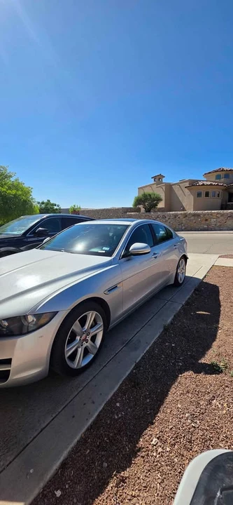 2017 Jaguar XE - Image 7 of 11