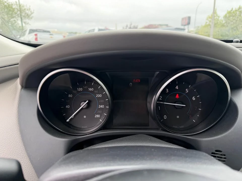 2017 Jaguar XE - Image 5 of 6