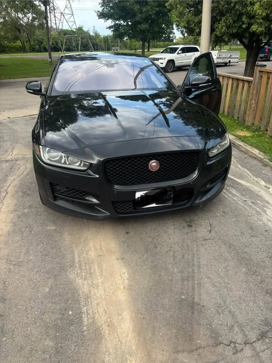 2017 Jaguar XE - Image 2 of 6