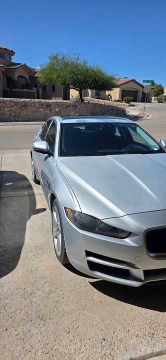 2017 Jaguar XE - Image 9 of 11