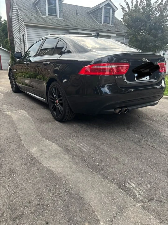 2017 Jaguar XE - Image 4 of 6