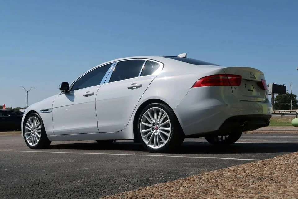 2017 Jaguar XE - Image 11 of 20