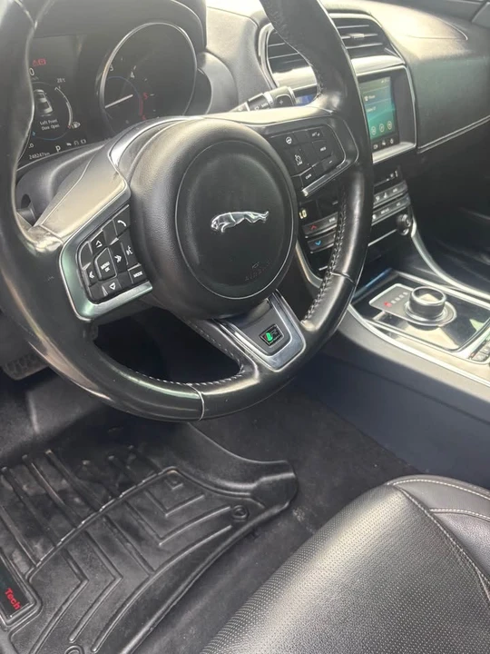 2017 Jaguar XE - Image 6 of 6
