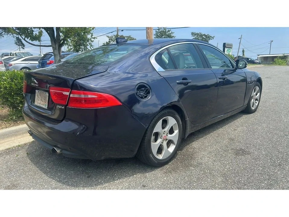 2017 Jaguar XE - Image 4 of 12