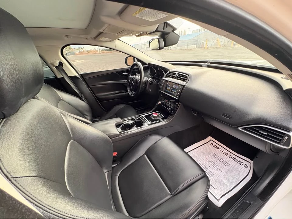 2017 Jaguar XE - Image 10 of 12