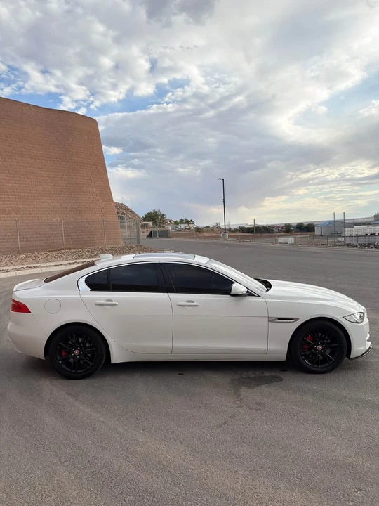 2017 Jaguar XE - Image 6 of 12
