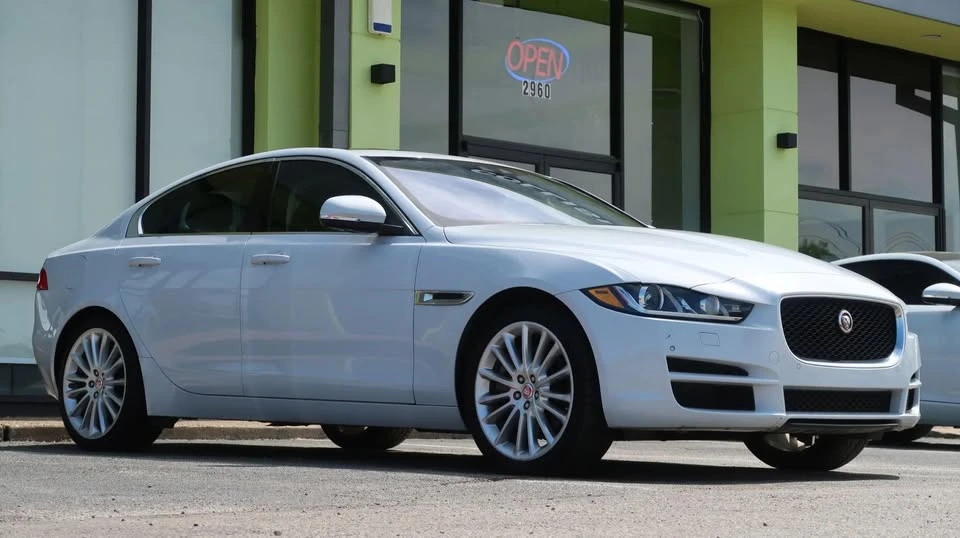 2017 Jaguar XE - Image 5 of 20