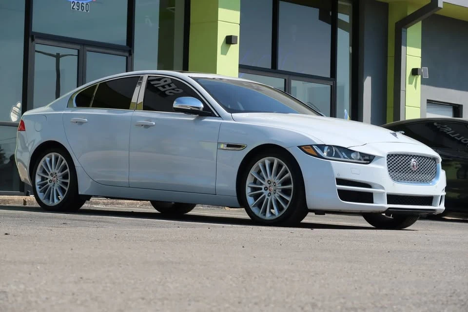 2017 Jaguar XE - Image 5 of 20