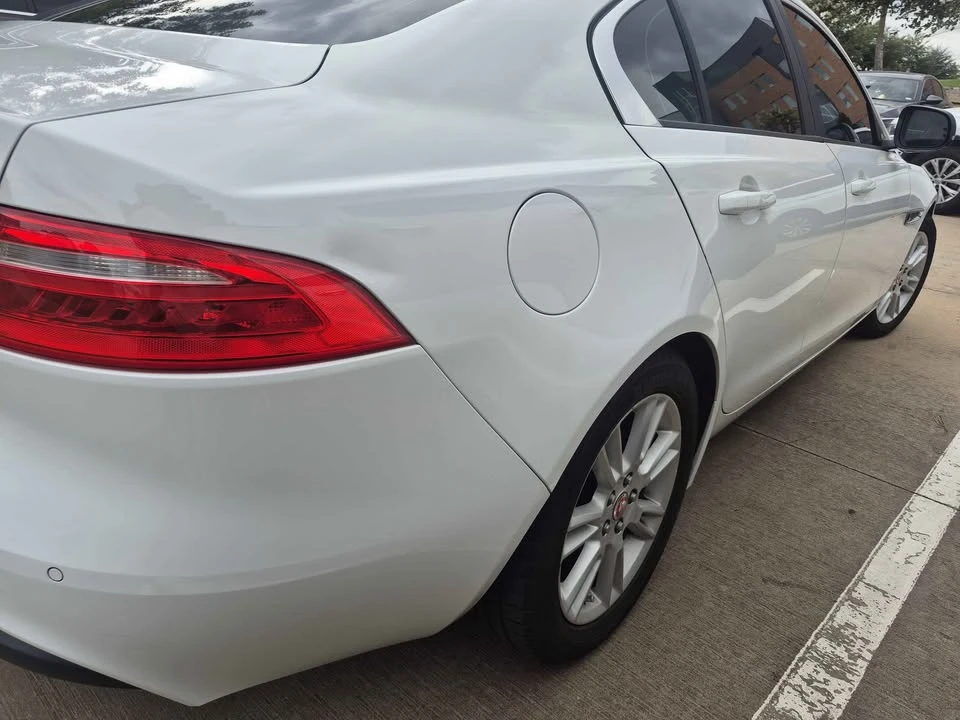 2017 Jaguar XE - Image 4 of 10