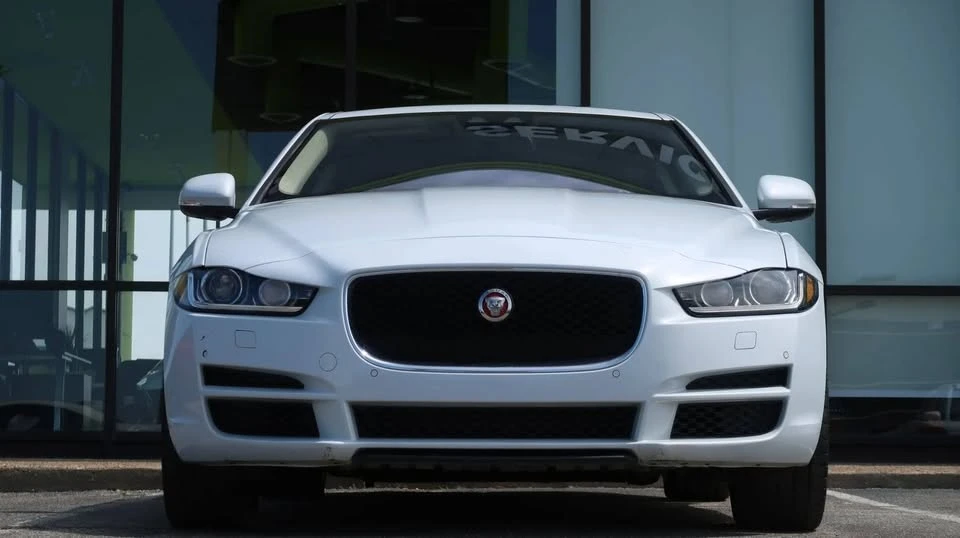2017 Jaguar XE - Image 2 of 20