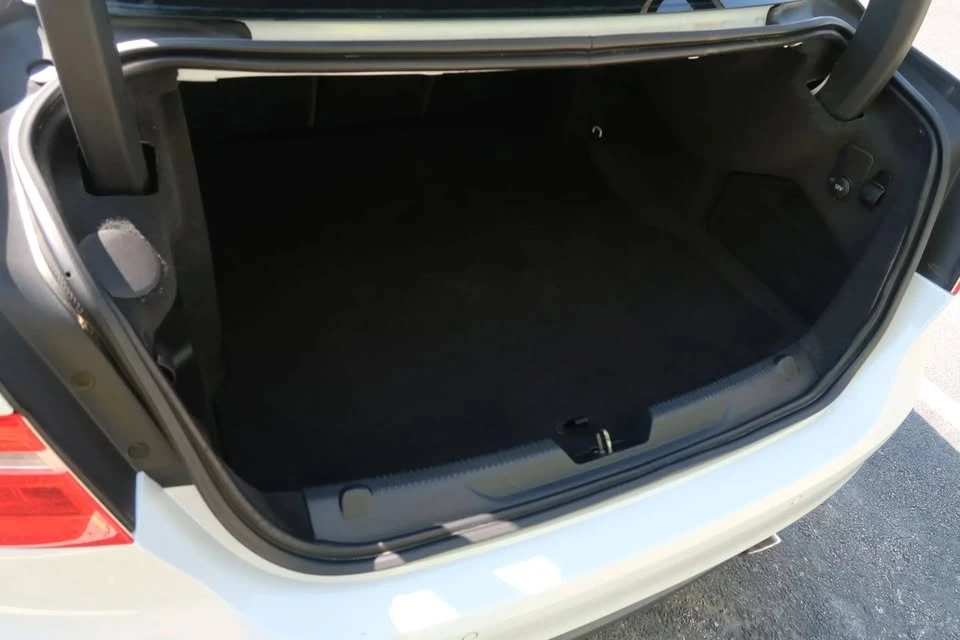 2017 Jaguar XE - Image 19 of 20
