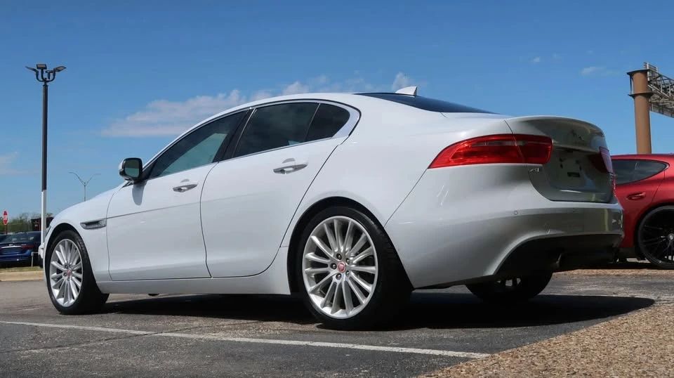 2017 Jaguar XE - Image 11 of 20