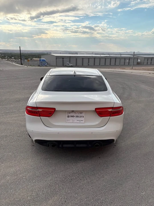 2017 Jaguar XE - Image 4 of 12