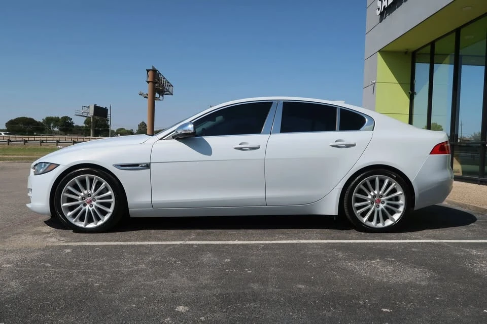 2017 Jaguar XE - Image 6 of 20