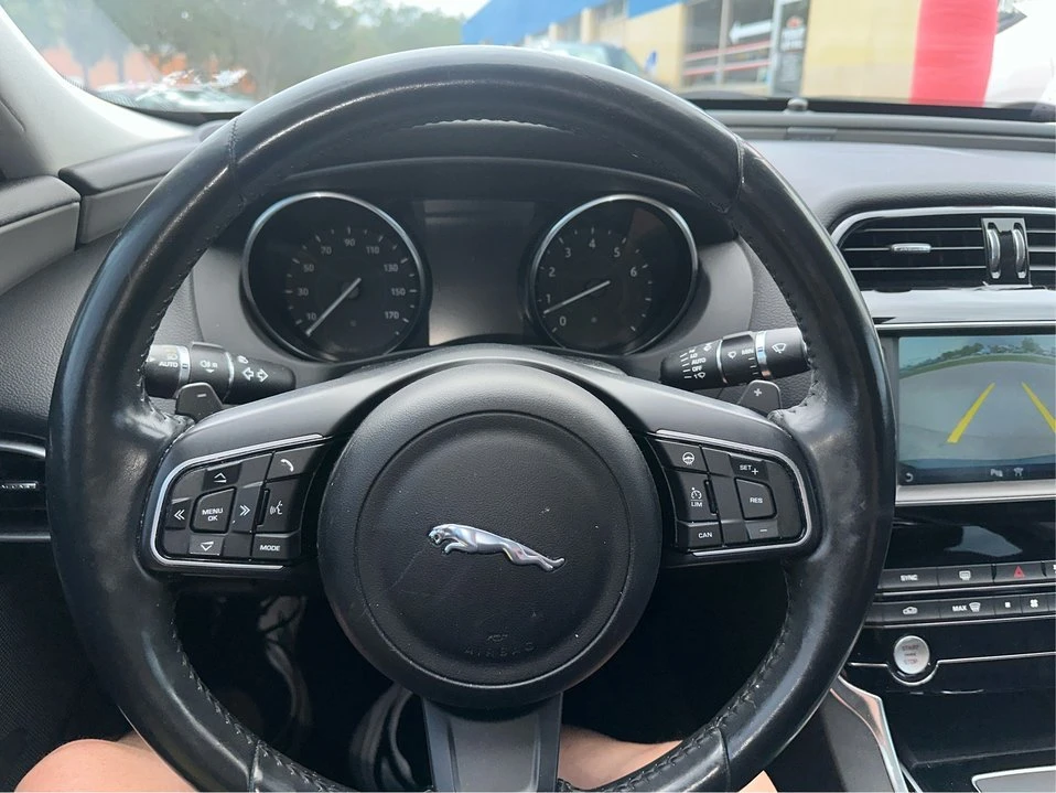 2017 Jaguar XE - Image 17 of 20