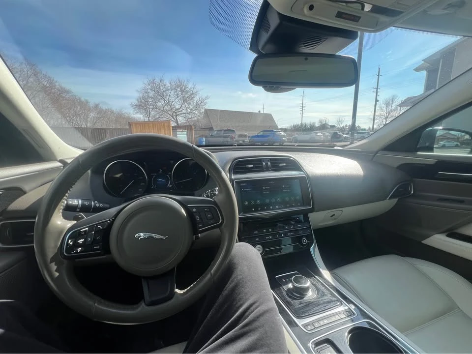 2017 Jaguar XE - Image 9 of 12