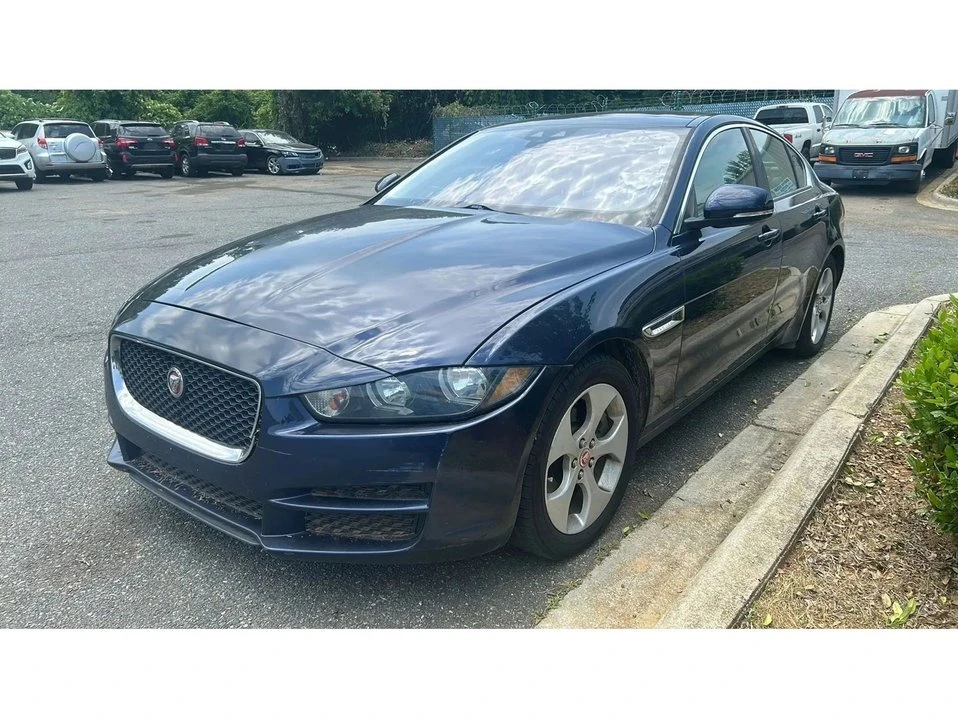 2017 Jaguar XE - Image 7 of 12