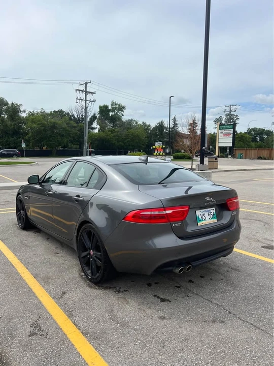 2017 Jaguar XE - Image 6 of 12