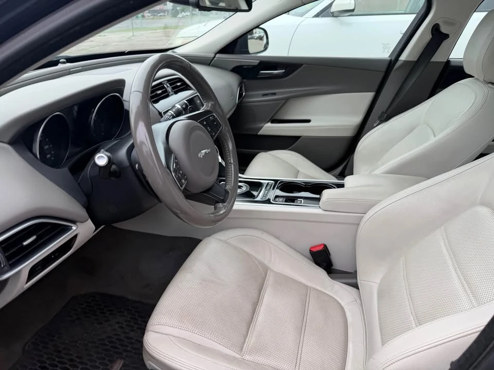 2017 Jaguar XE - Image 3 of 6