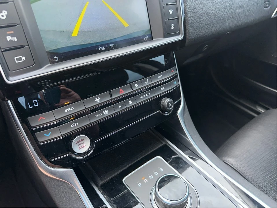 2017 Jaguar XE - Image 19 of 20