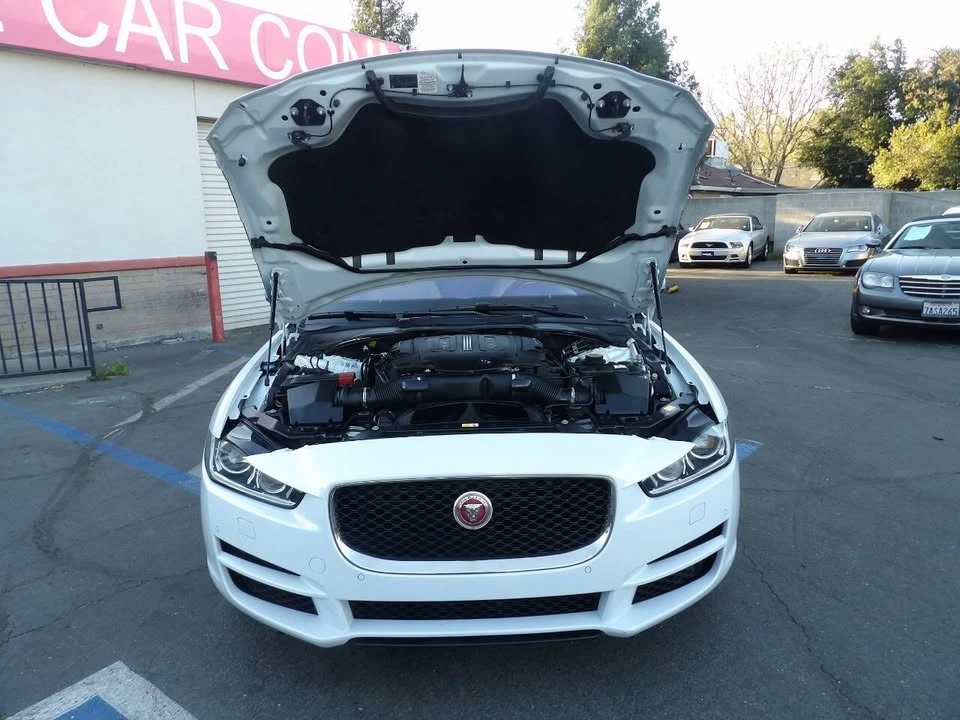 2017 Jaguar XE - Image 14 of 16