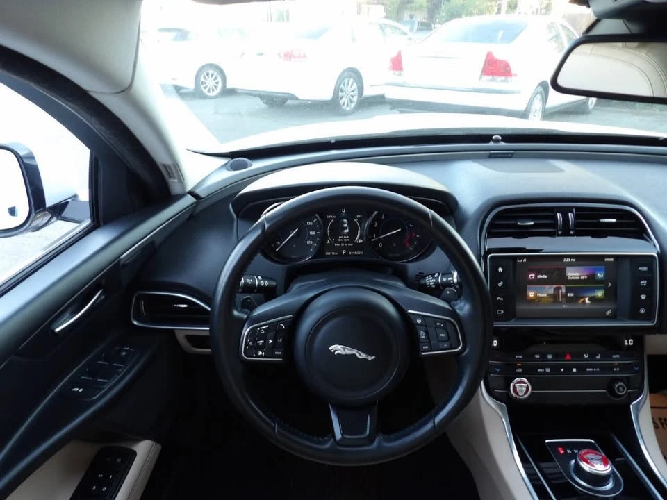 2017 Jaguar XE - Image 5 of 16