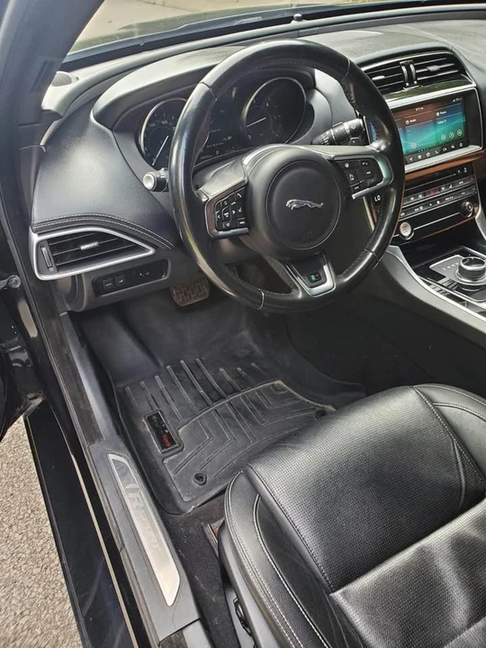 2017 Jaguar XE - Image 8 of 14