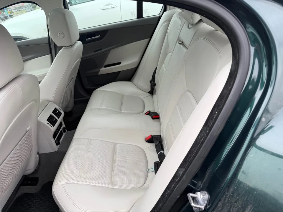 2017 Jaguar XE - Image 4 of 6