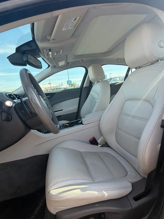 2017 Jaguar XE - Image 6 of 8