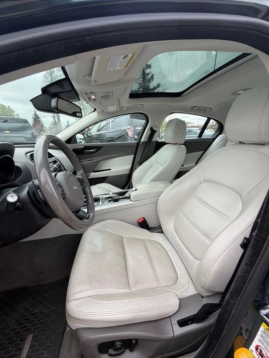2017 Jaguar XE - Image 6 of 9