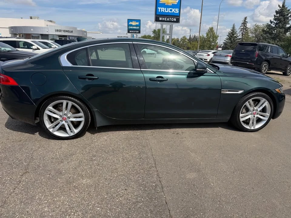 2017 Jaguar XE - Image 4 of 10