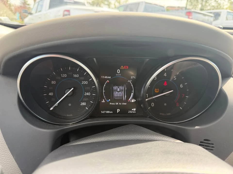 2017 Jaguar XE - Image 9 of 10