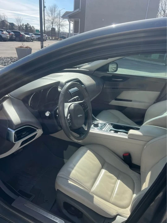 2017 Jaguar XE - Image 7 of 12