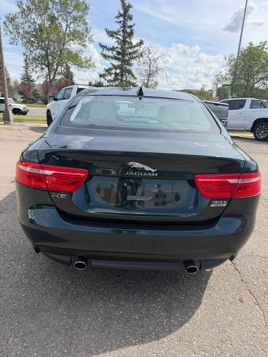2017 Jaguar XE - Image 5 of 10
